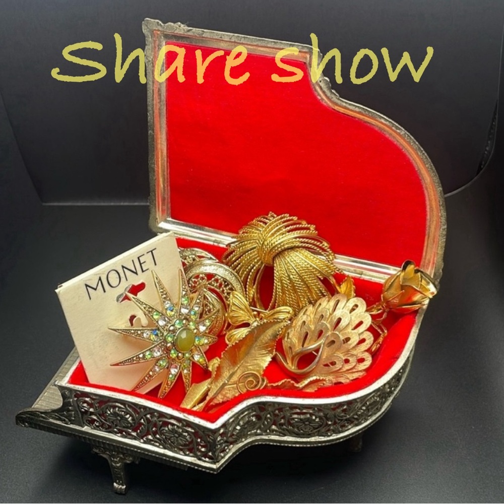 Brooches And More share show